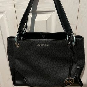 New with tags Michael Kors Nicole